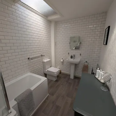 Eastgate Flat 23b Pickering