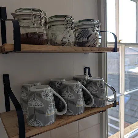 Eastgate Flat 23b * Pickering