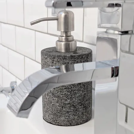 Eastgate Flat 23b * Pickering